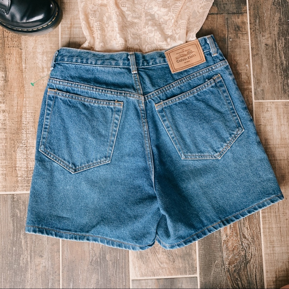 ✨ Vintage Calvin Klein Mom Jean High Waist Shorts - Picture 2 of 10